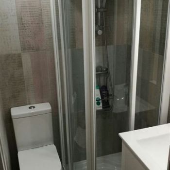 Resultado de la reforma de baños en apartamentos La Plana de Benicasim